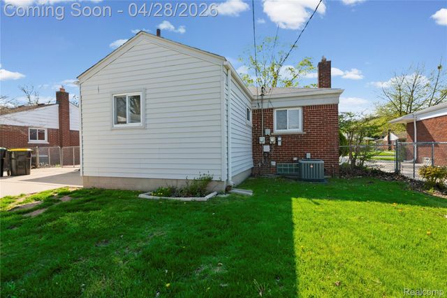 2669 Longmeadow Drive, Trenton, MI 48183