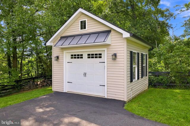 7135 LEEDS MANOR RD, Marshall, VA 20115