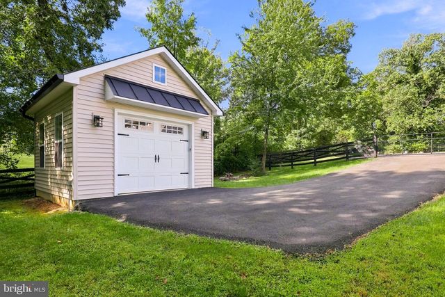 7135 LEEDS MANOR RD, Marshall, VA 20115