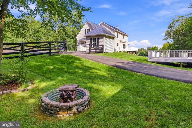 7135 LEEDS MANOR RD, Marshall, VA 20115