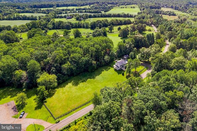 7135 LEEDS MANOR RD, Marshall, VA 20115
