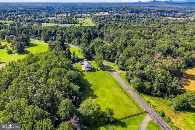 7135 LEEDS MANOR RD, Marshall, VA 20115