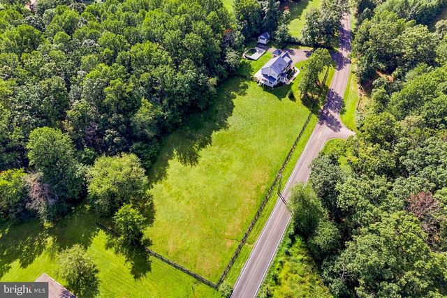 7135 LEEDS MANOR RD, Marshall, VA 20115