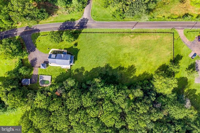 7135 LEEDS MANOR RD, Marshall, VA 20115