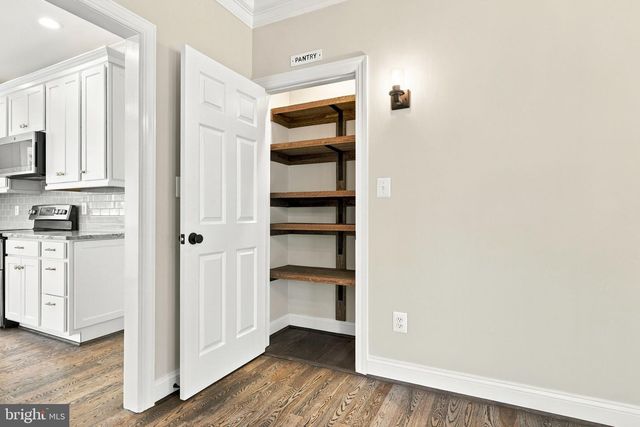 7135 LEEDS MANOR RD, Marshall, VA 20115