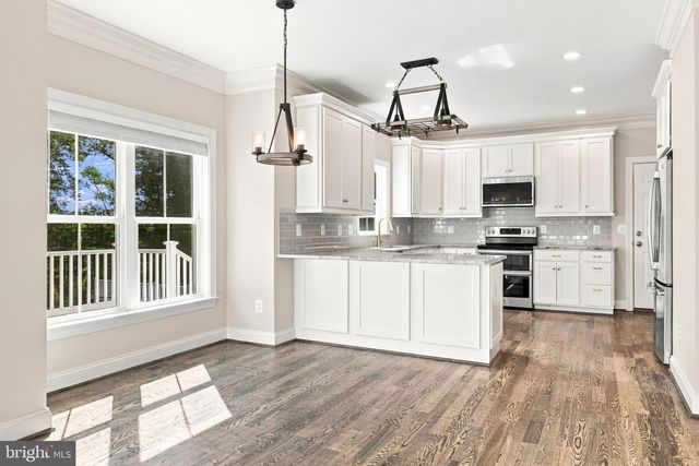 7135 LEEDS MANOR RD, Marshall, VA 20115