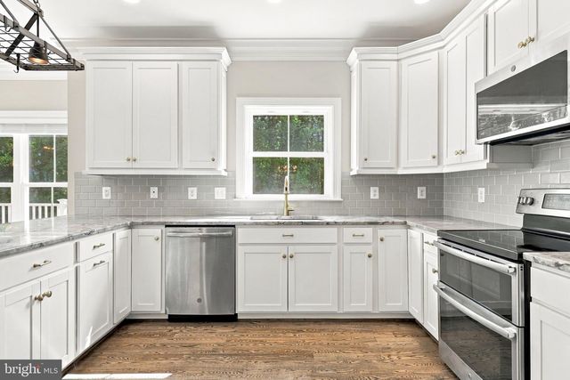 7135 LEEDS MANOR RD, Marshall, VA 20115