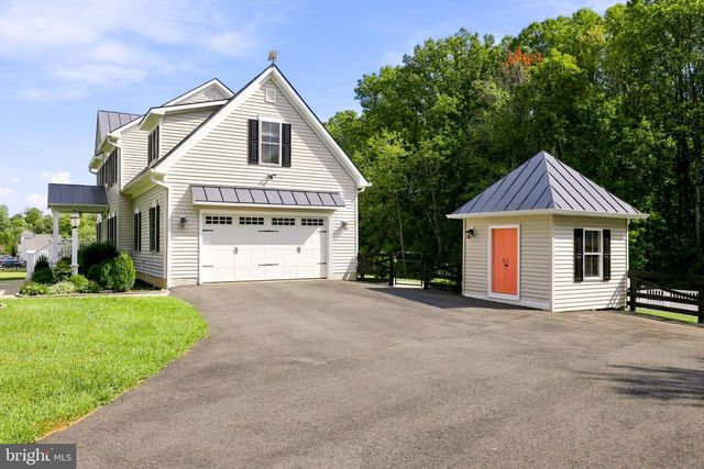 7135 LEEDS MANOR RD, Marshall, VA 20115