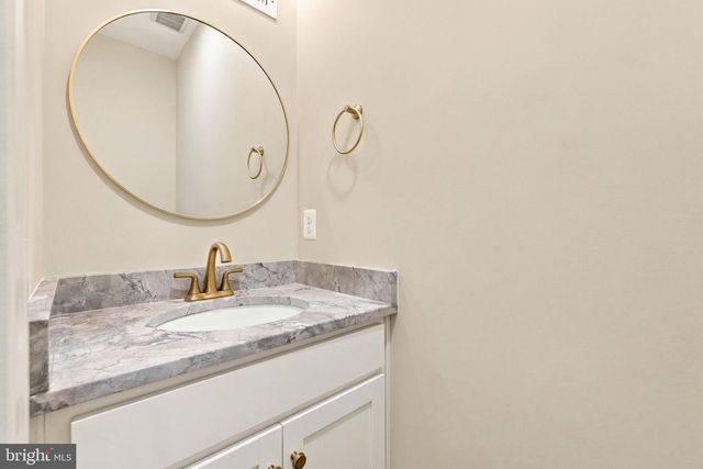 7135 LEEDS MANOR RD, Marshall, VA 20115
