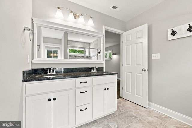 7135 LEEDS MANOR RD, Marshall, VA 20115