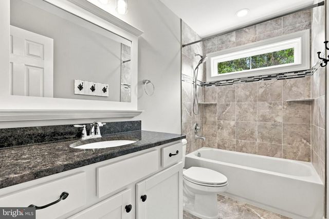 7135 LEEDS MANOR RD, Marshall, VA 20115