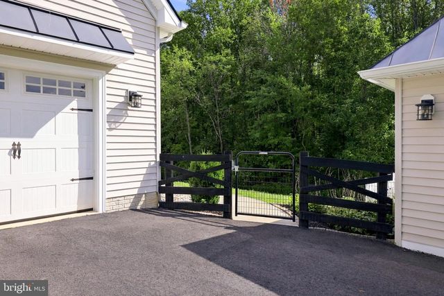 7135 LEEDS MANOR RD, Marshall, VA 20115