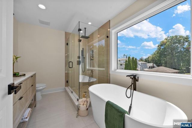 135 La Salle Avenue, Clifton, NJ 07013