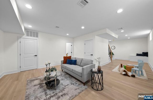 135 La Salle Avenue, Clifton, NJ 07013