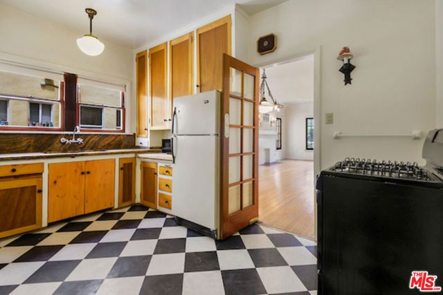 421 N Ogden Drive, Los Angeles, CA 90036