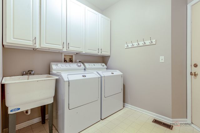 775 Lipizzan Lane, Wauconda, IL 60084