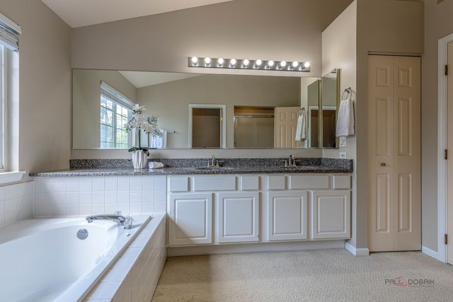775 Lipizzan Lane, Wauconda, IL 60084