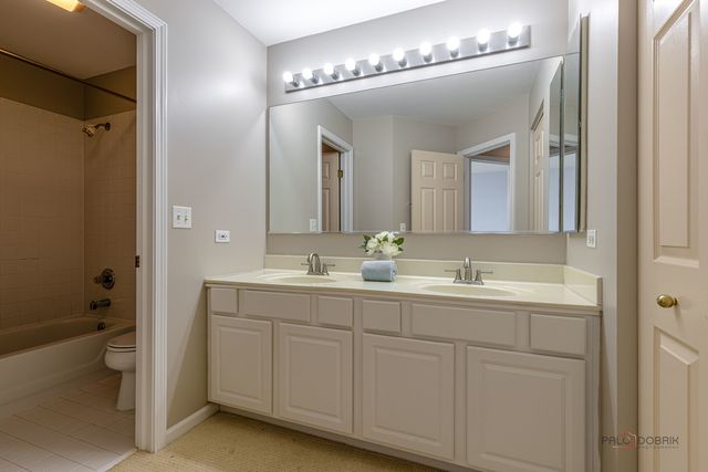 775 Lipizzan Lane, Wauconda, IL 60084
