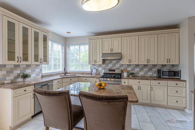 775 Lipizzan Lane, Wauconda, IL 60084