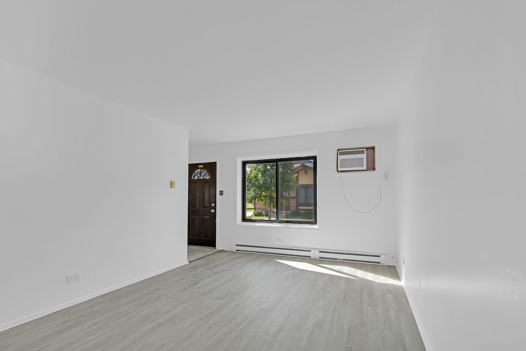 1S175 Winthrop Lane, Villa Park, IL 60181 — photo 2