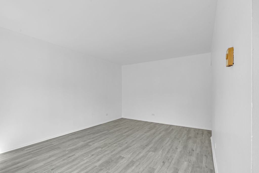 1S175 Winthrop Lane, Villa Park, IL 60181 — photo 3