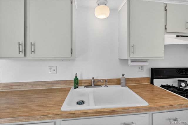 14611 Kingston Street, Oak Park, MI 48237