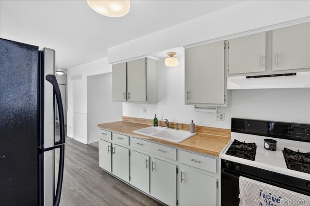 14611 Kingston Street, Oak Park, MI 48237