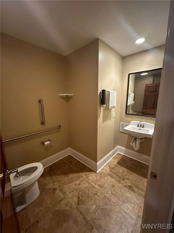 3911 Main Street, Amherst, NY 14226