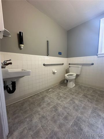 3911 Main Street, Amherst, NY 14226