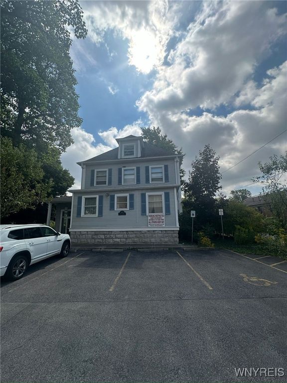 3911 Main Street, Amherst, NY 14226