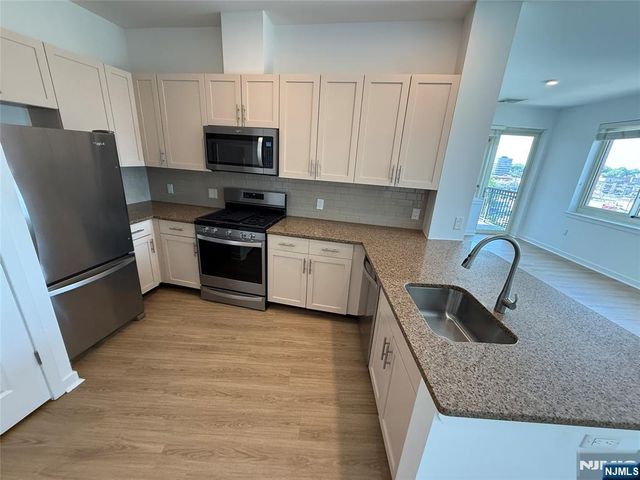 2050 Central Road 710, Fort Lee, NJ 07024