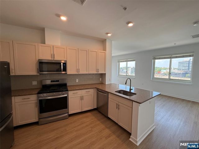2050 Central Road 710, Fort Lee, NJ 07024