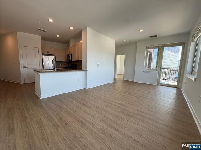 2050 Central Road 710, Fort Lee, NJ 07024
