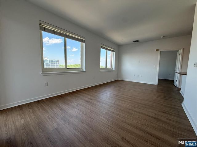 2050 Central Road 710, Fort Lee, NJ 07024