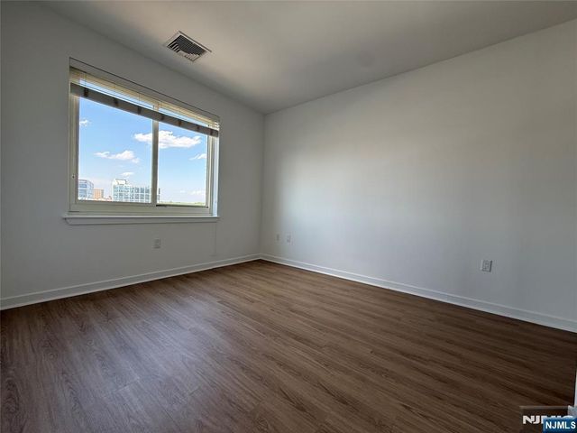 2050 Central Road 710, Fort Lee, NJ 07024