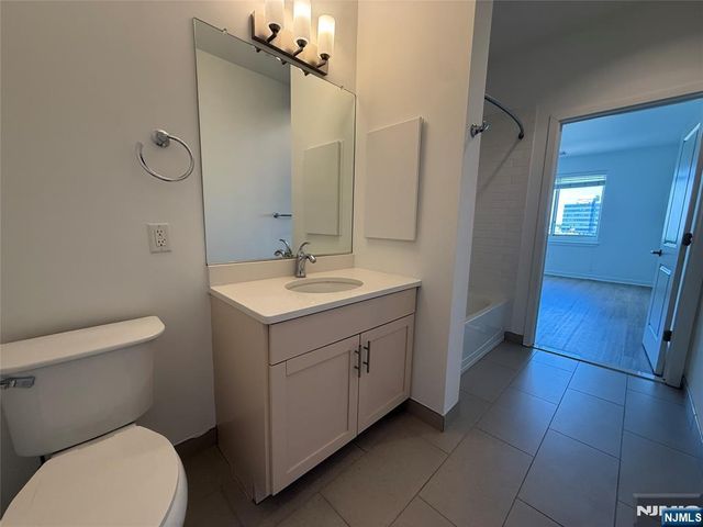 2050 Central Road 710, Fort Lee, NJ 07024