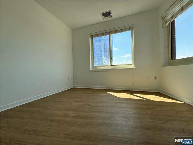 2050 Central Road 710, Fort Lee, NJ 07024