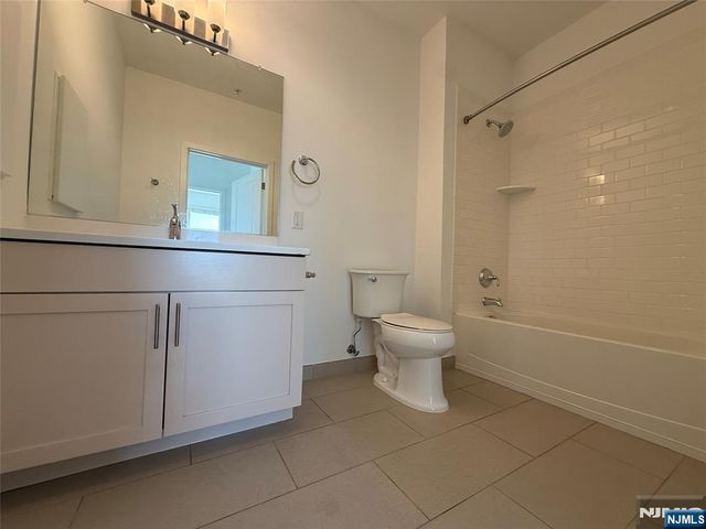 2050 Central Road 710, Fort Lee, NJ 07024