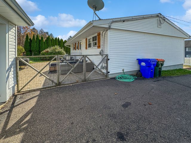 233 Oak Ridge Drive, Middletown, CT 06457