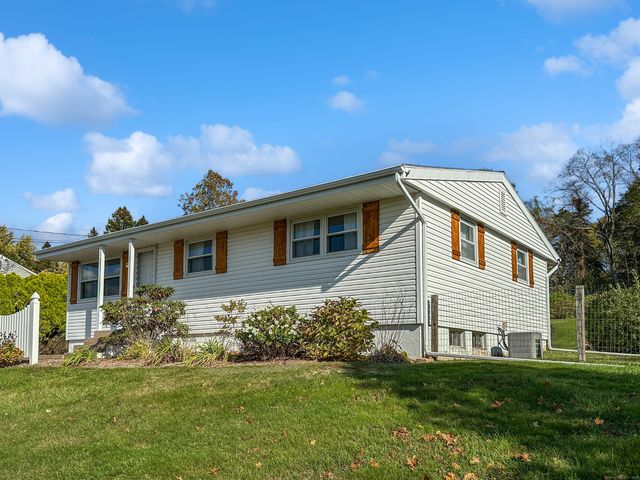 233 Oak Ridge Drive, Middletown, CT 06457