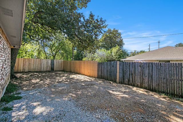 2114 Windhurst Drive, Arlington, TX 76015