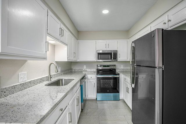 2114 Windhurst Drive, Arlington, TX 76015