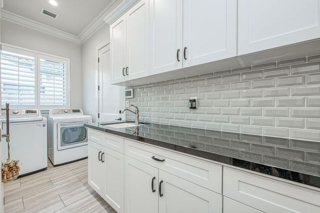 11132 N El Encanto Lane, Fresno, CA 93730