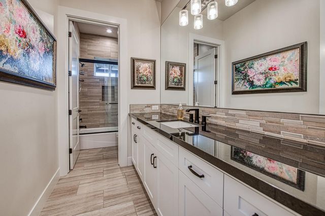 11132 N El Encanto Lane, Fresno, CA 93730