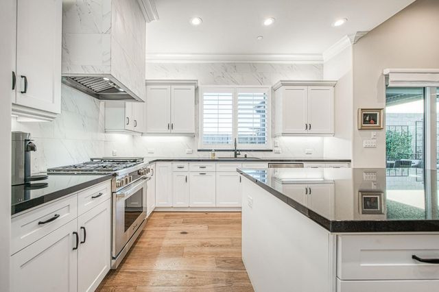 11132 N El Encanto Lane, Fresno, CA 93730