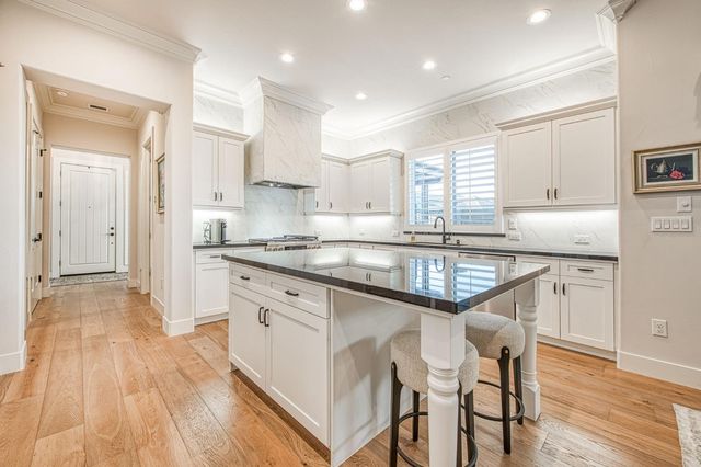 11132 N El Encanto Lane, Fresno, CA 93730