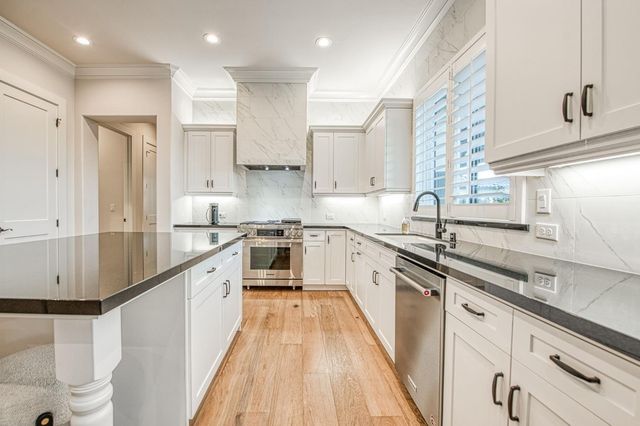 11132 N El Encanto Lane, Fresno, CA 93730