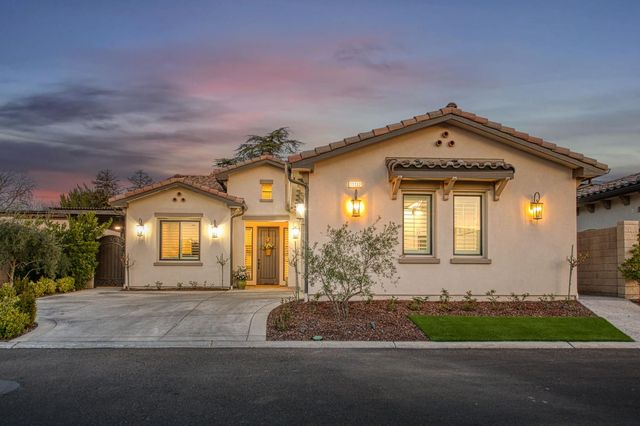 11132 N El Encanto Lane, Fresno, CA 93730