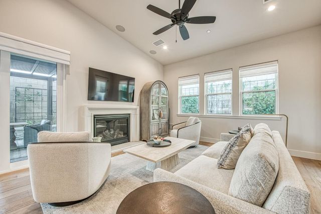 11132 N El Encanto Lane, Fresno, CA 93730