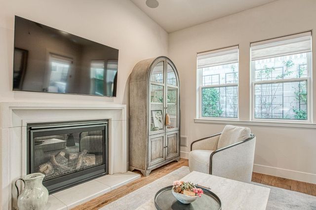 11132 N El Encanto Lane, Fresno, CA 93730